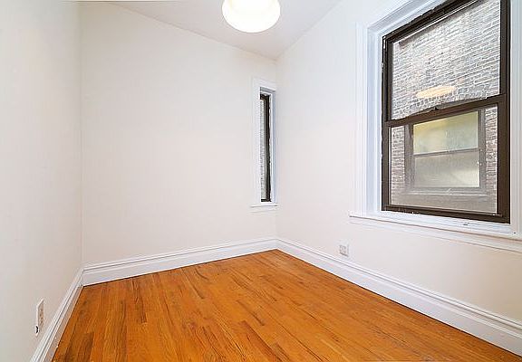 4th image of 610 E 9th St APT 12A
