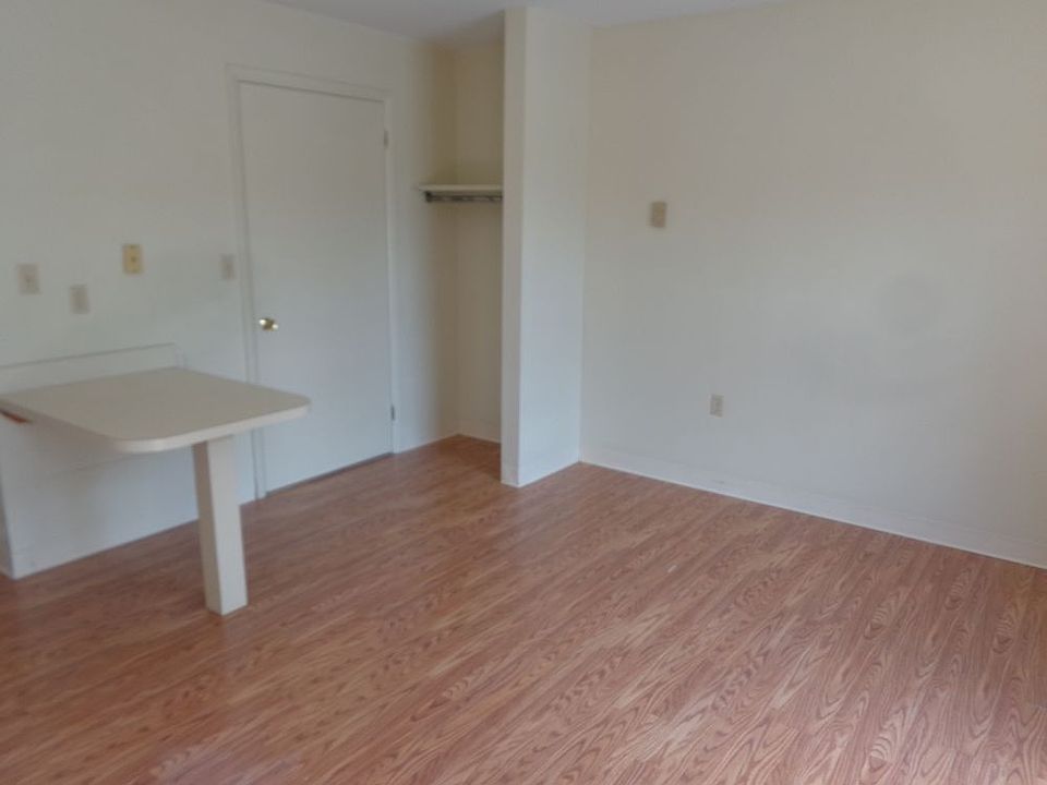 2nd image of 948 W 3rd St APT 12
