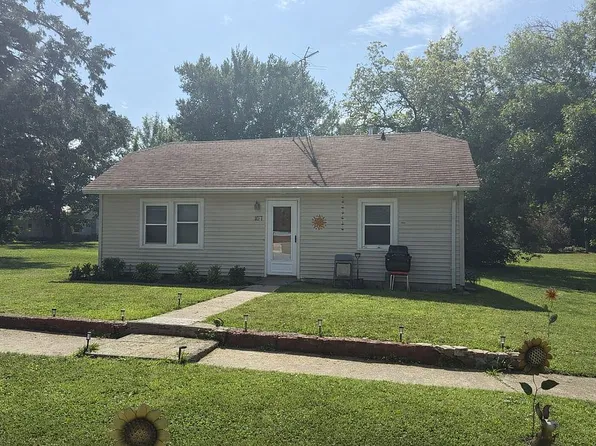 107 4th St S, Swea City, IA 50590