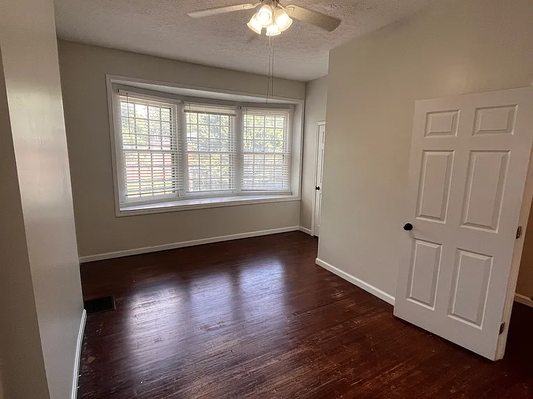 120 E Oak St #1 — Photo 16