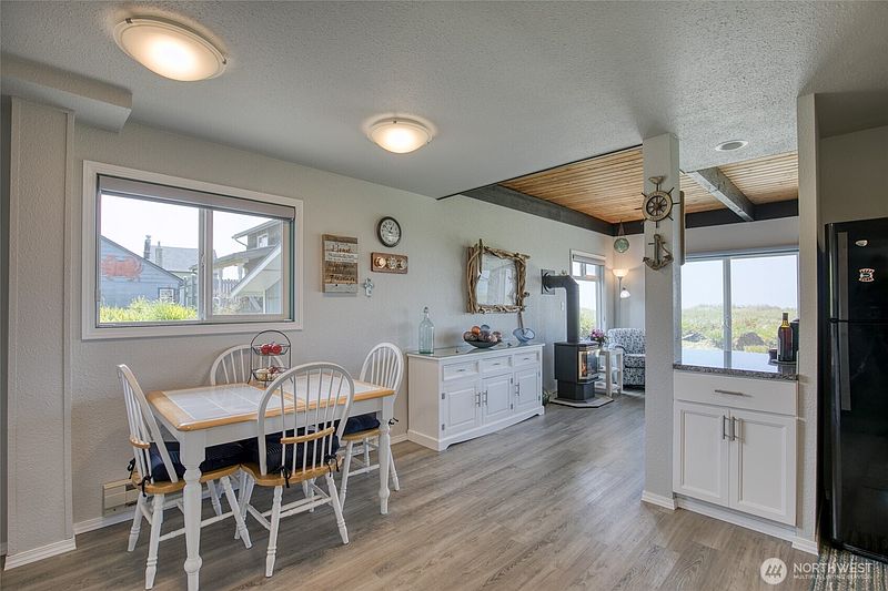 5th image of 47811 Pacific Avenue