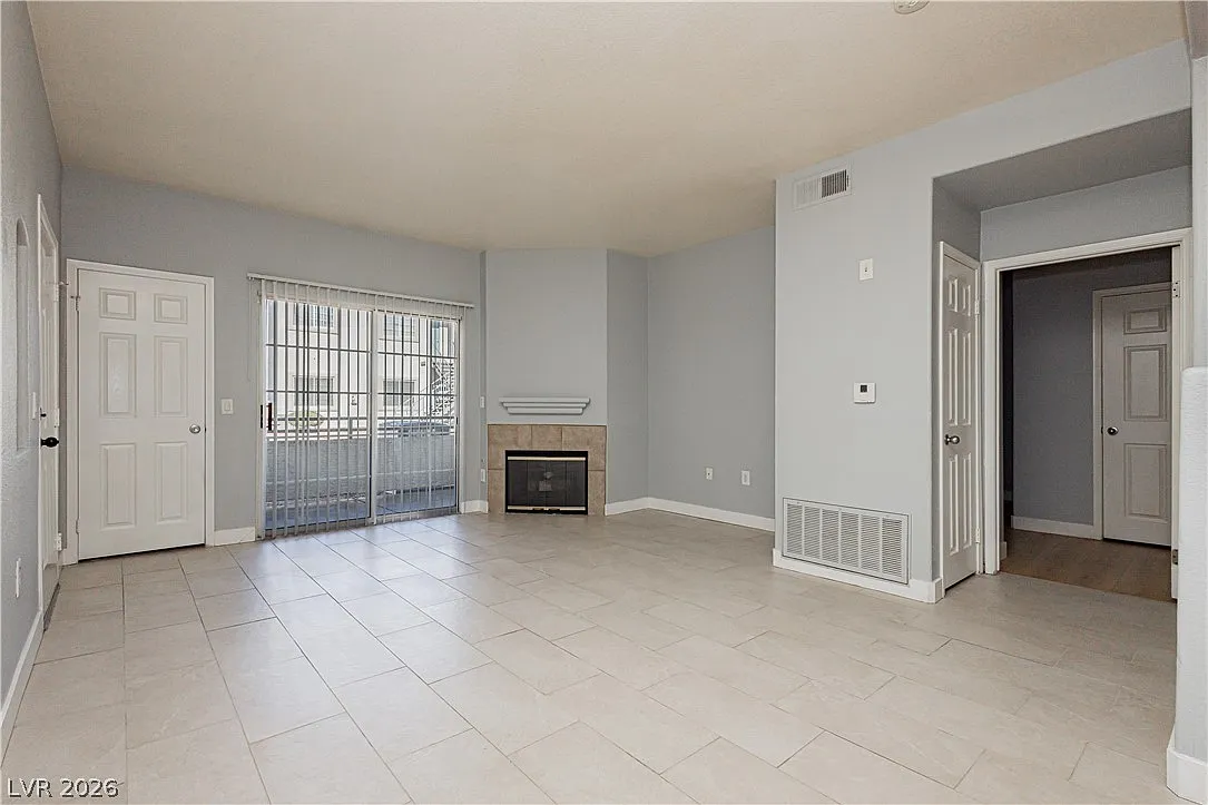 2 bed, 2.0 bath, 976 sqft, $1,390 — Photo 3