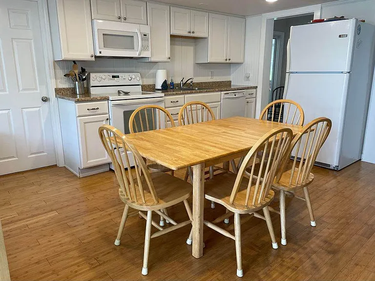 37 Reggio Ave — Photo 4