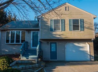 15 Sweet Allen Farm Rd, South Kingstown, RI 02879