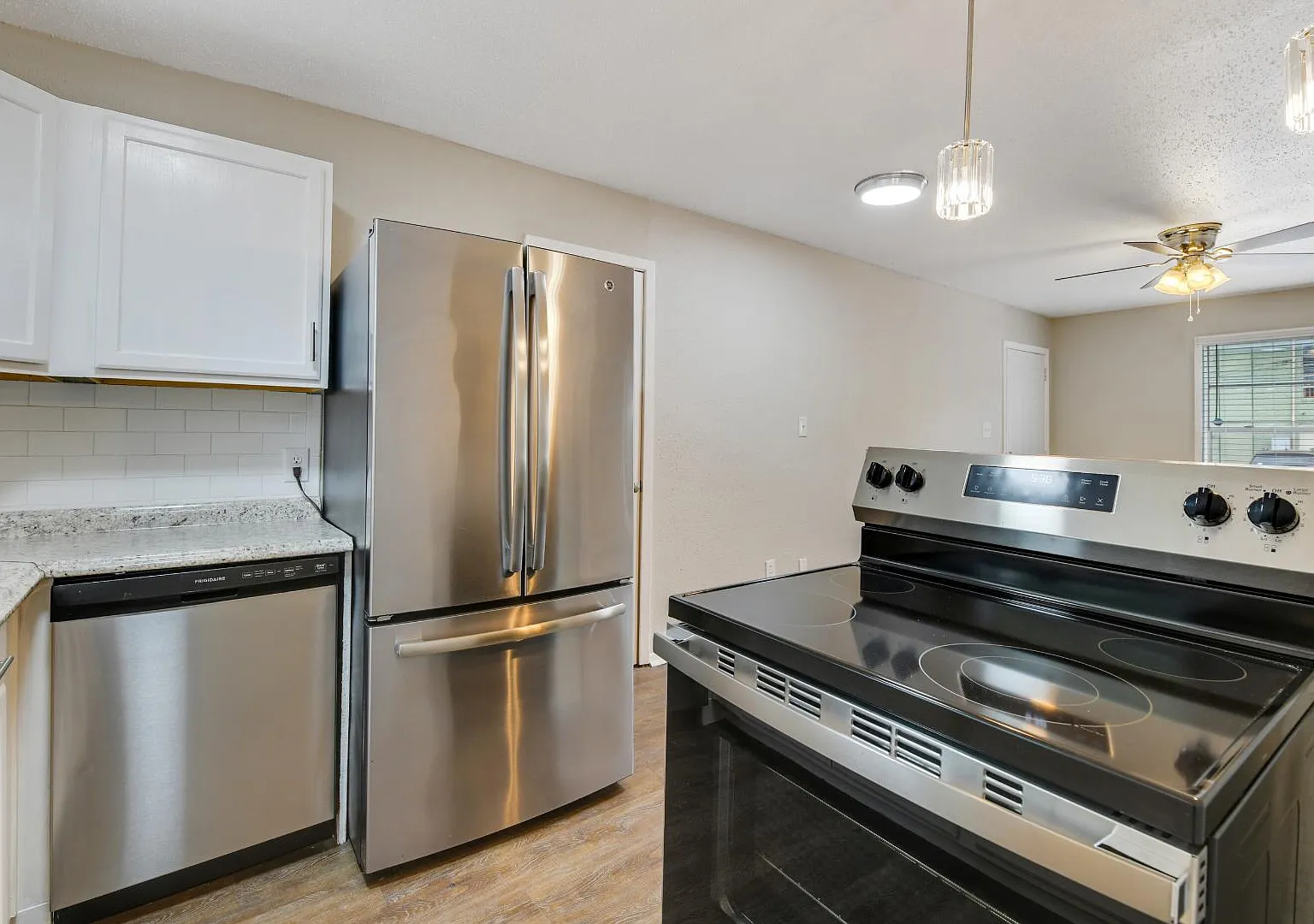 1512 Broadmoor Drive - B — Photo 3