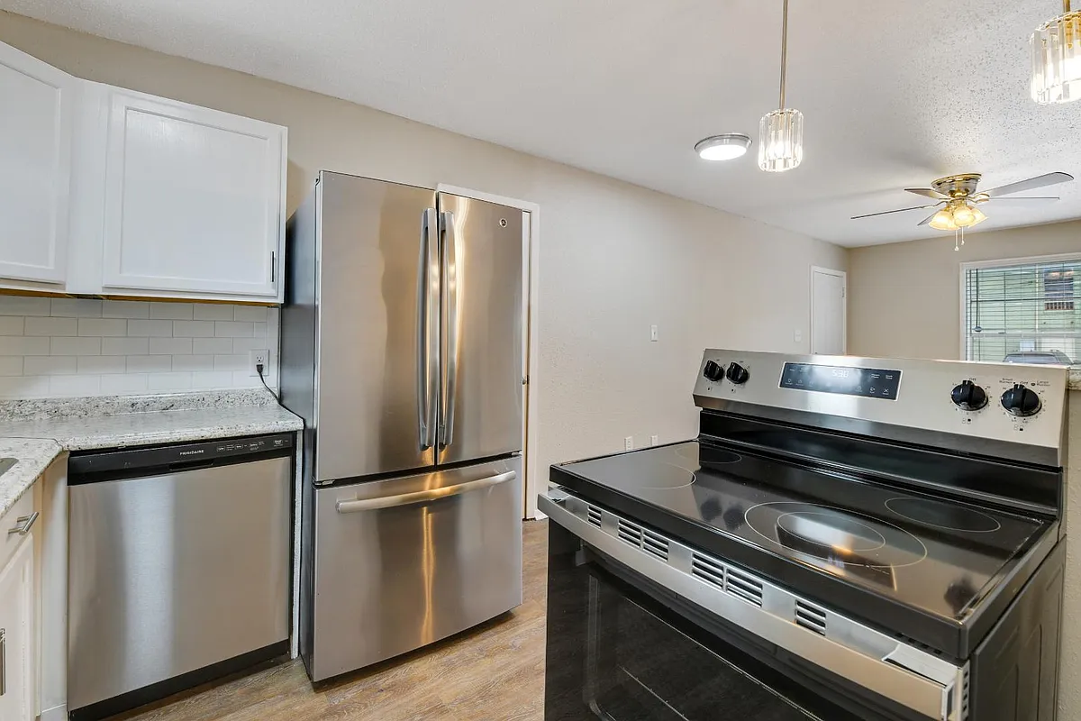 Unit Photo - 1516 Broadmoor Dr #C