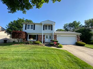 18516 Addison Dr, Southfield, MI 48075
