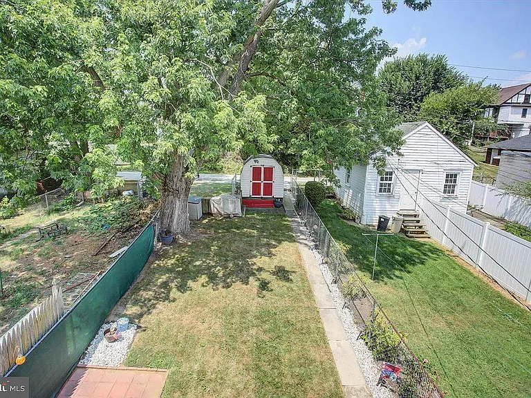 823 Mulberry Ave — Photo 28
