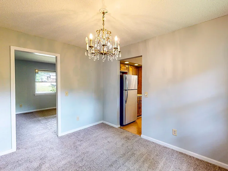916 Huntington Cir — Photo 14