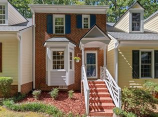 129 Hedgerow Ct, Cary, NC 27513