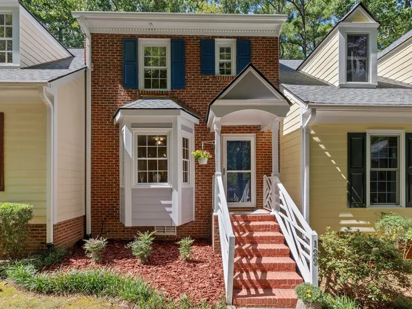 129 Hedgerow Ct, Cary, NC 27513