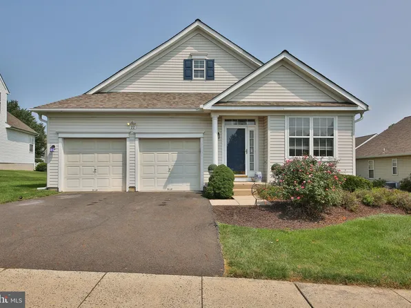 22 Blue Flax Ln, Langhorne, PA 19047