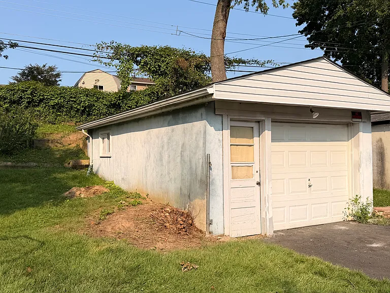 3639 Windsor Dr — Photo 16