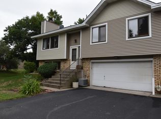 565 Clover Leaf Pkwy NE, Blaine, MN 55434