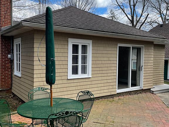 4th image of 48 Maple Ave