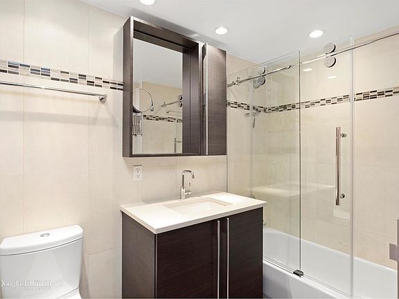 5th image of 3135 31st St #411