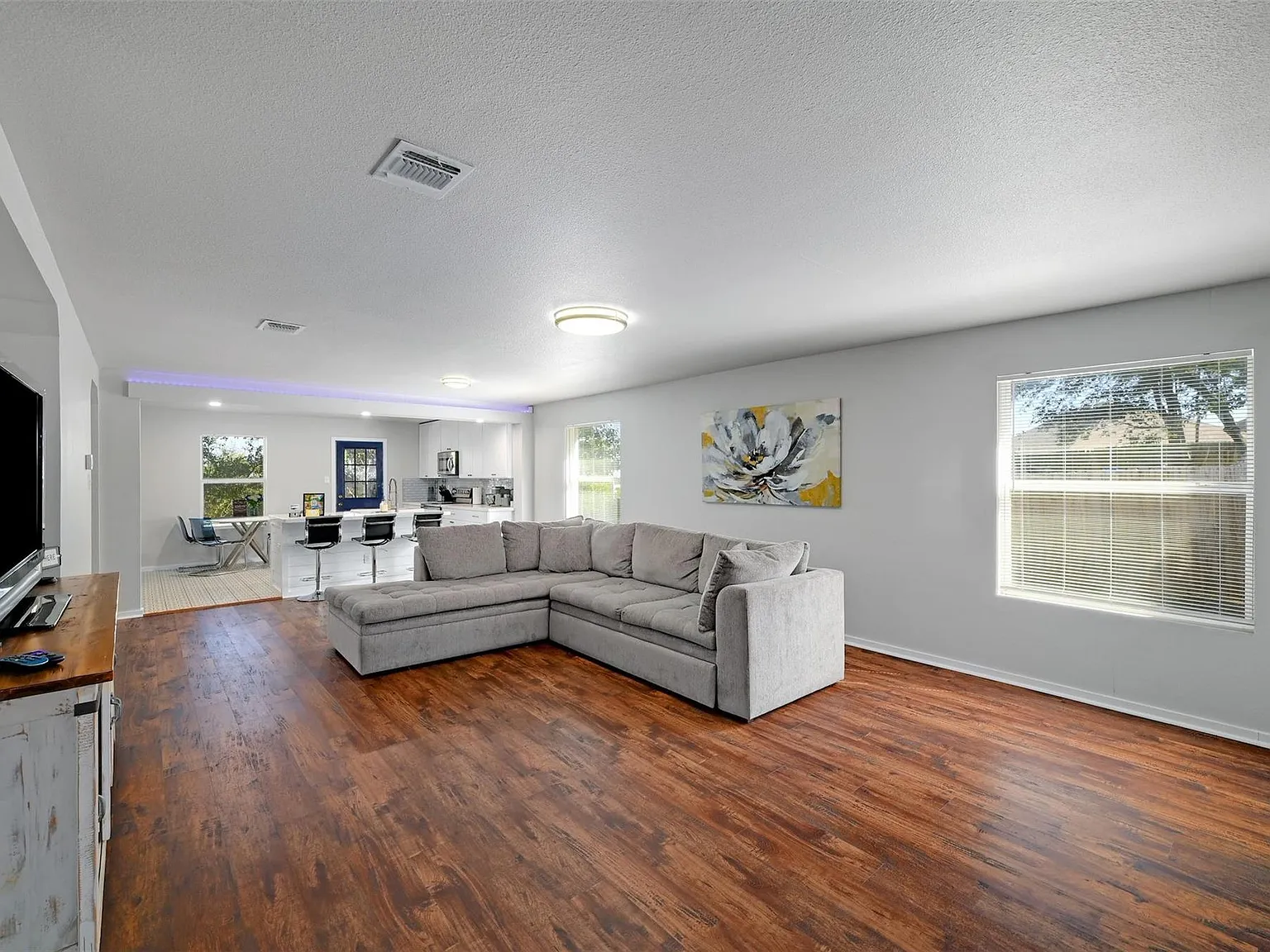 3 bed, 2.0 bath, 1608 sqft, $2,000 — Photo 4