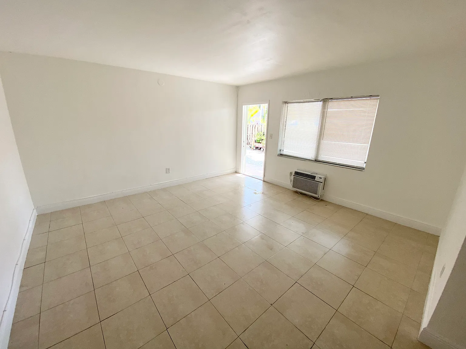 1 bed, 700 sqft, $1,700 — Photo 4