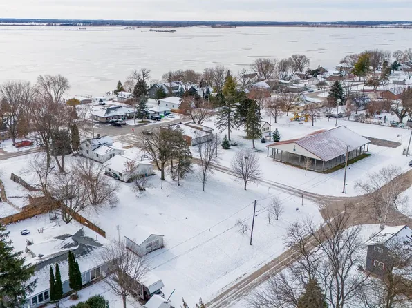5774 Erie St, Butte Des Morts, WI 54927