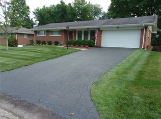 8847 Red Oak Dr, Saint Louis, MO 63126