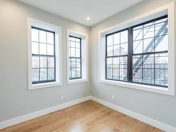 4th image of 194 Montrose Ave #2S