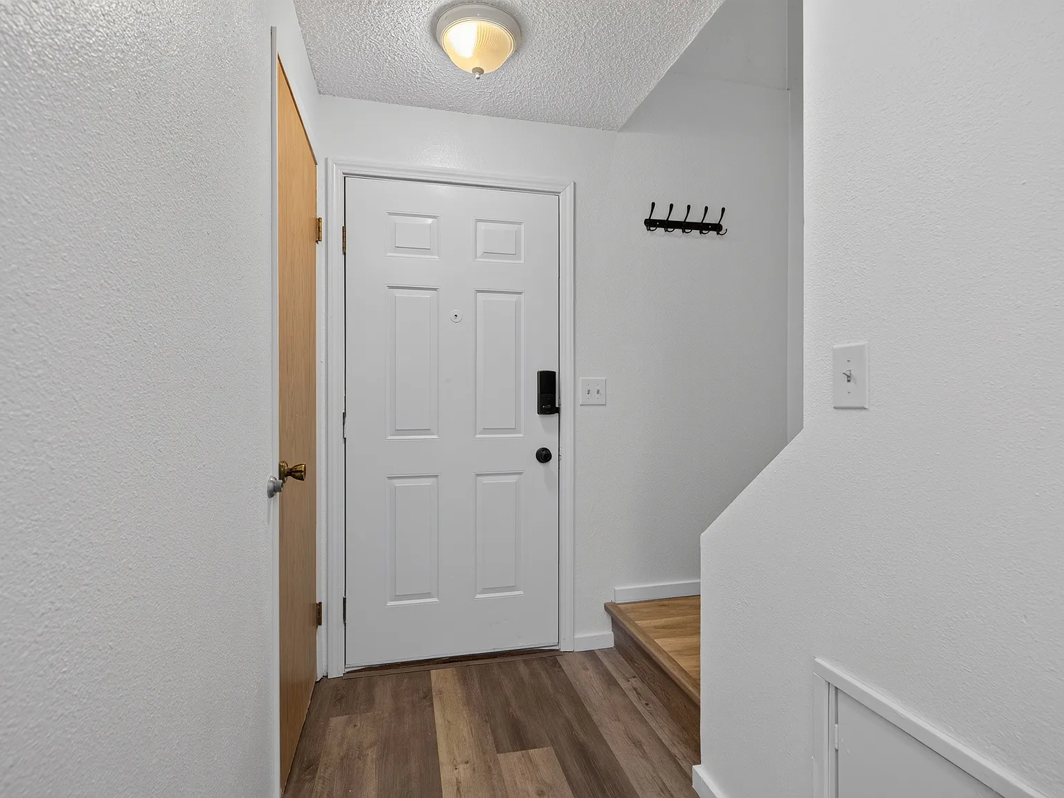 2 bed, 1.5 bath, 1008 sqft, $1,900 — Photo 3
