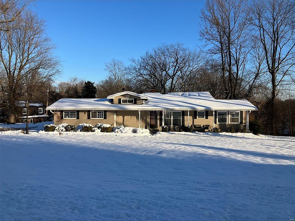 1st image of 10 Castle Dr