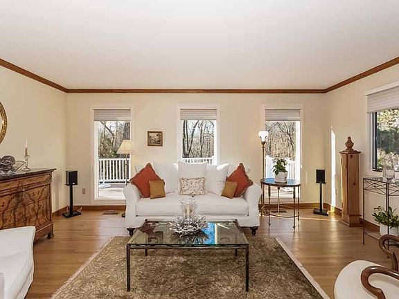 2_Living Room with deck views_865-print