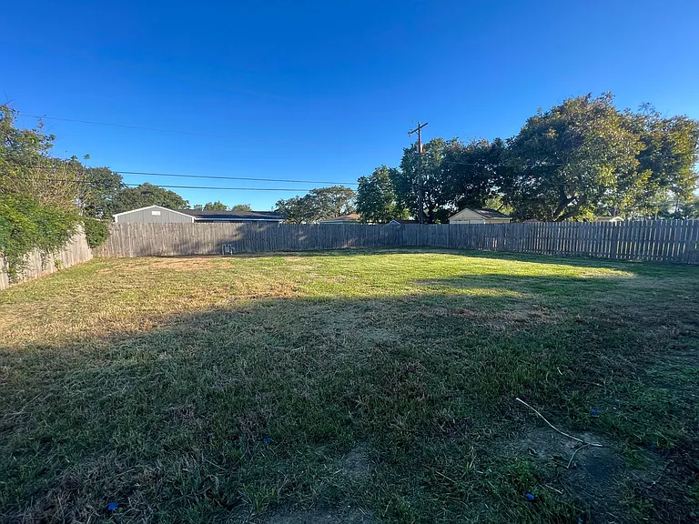 222 Ruslee St — Photo 11