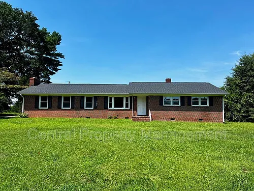 104 Madison Cir Photo 1