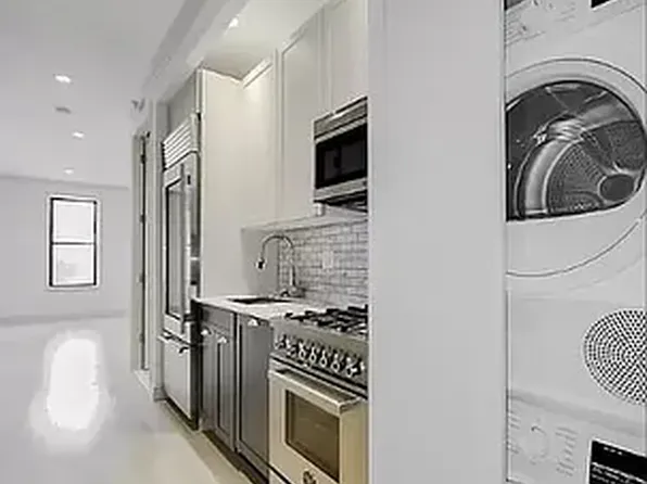 132 East 61st Street image 5 of 10