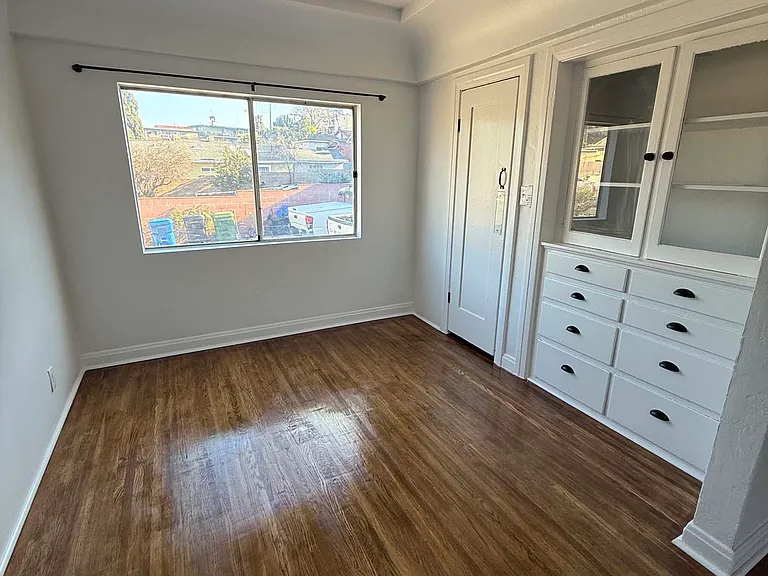 1134 N Evergreen Ave — Photo 16