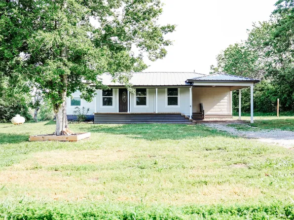 210 W Cardinal St, Ector, TX 75439