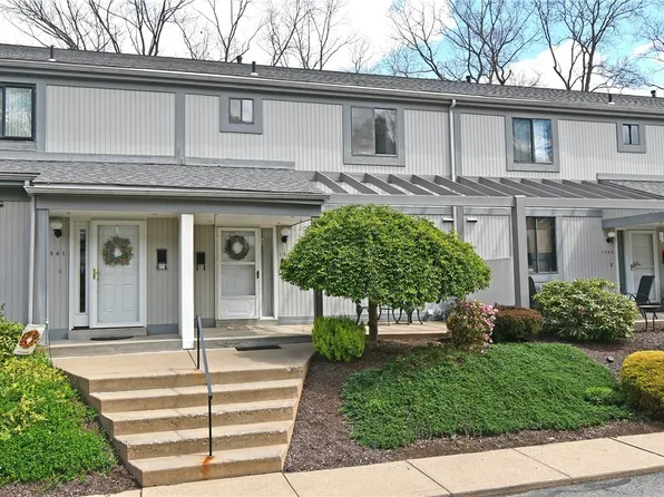 1543 Pinehurst Dr, Pittsburgh, PA 15241