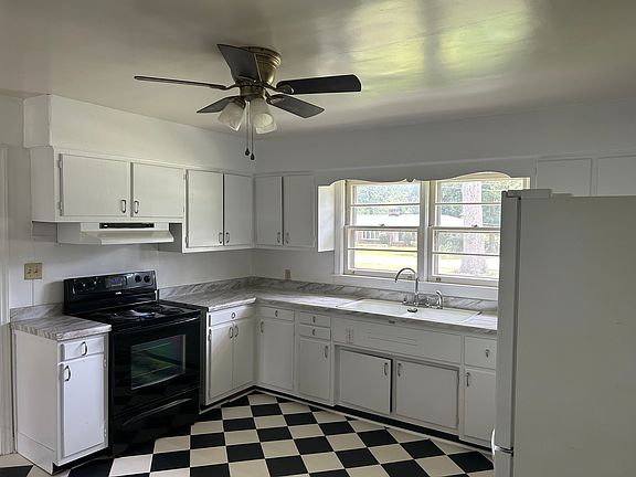 4th image of 407 Elizabeth Dr