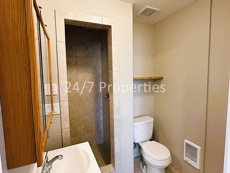 860 Shipping St NE — Photo 11