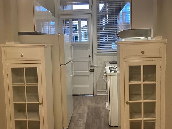 4th image of 1643 W Touhy Ave APT 3S