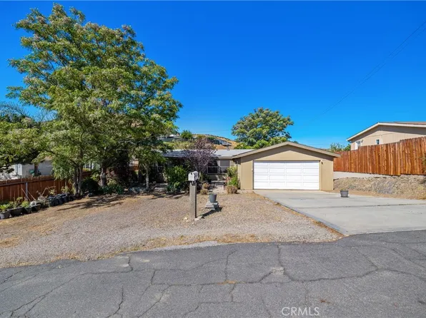 28025 Dakota Dr, Canyon Lake, CA 92587