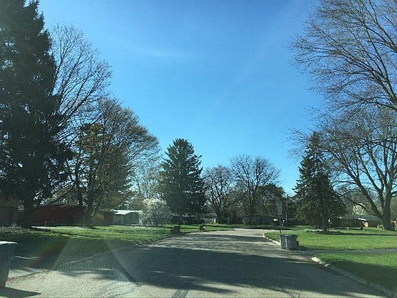 5th image of 163 Serran Dr