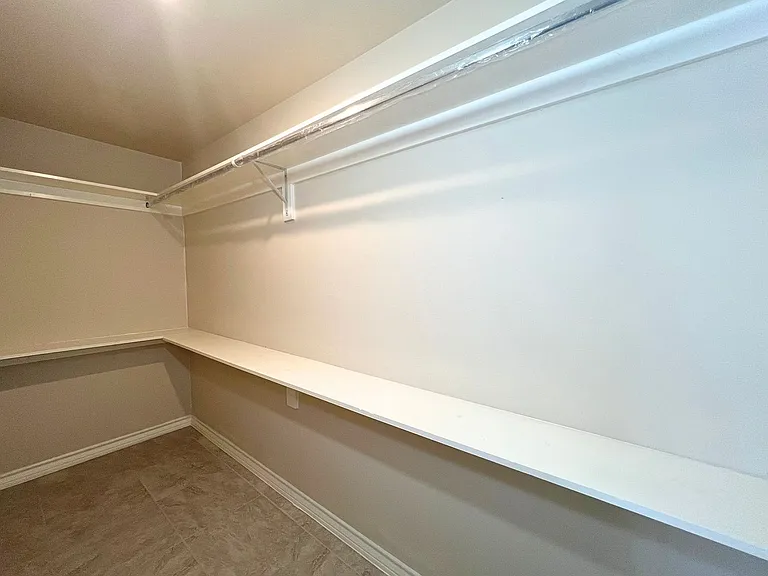 2904 E Lyon St — Photo 32