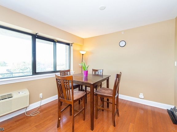 5th image of 60 Parkway Dr E APT 9F