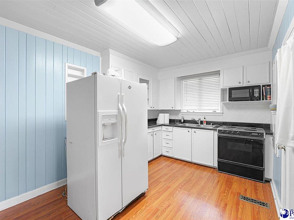 7th image of 619 Saluda Dr