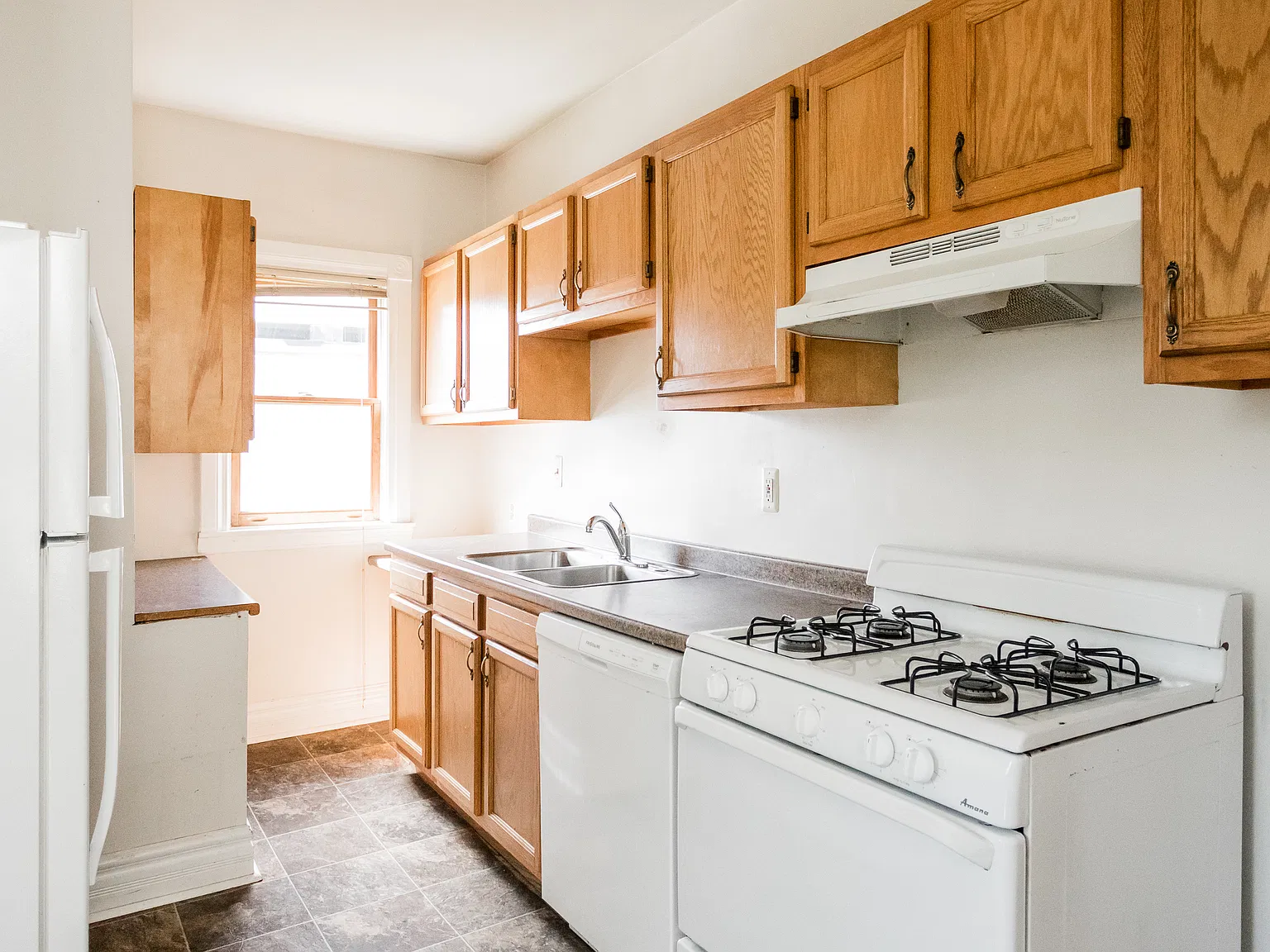 2 bed, $1,600 — Photo 2
