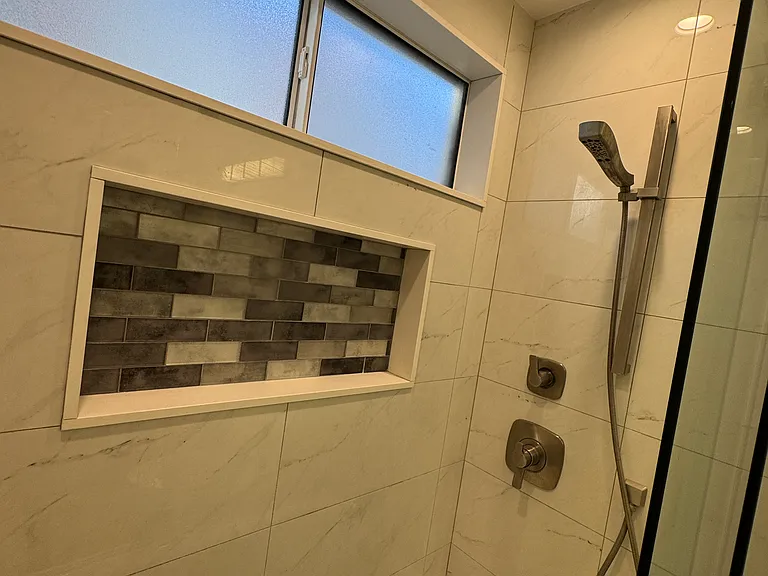 shower/tub
