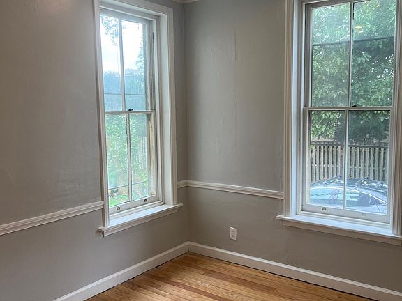 4th image of 16 E Stewart Ave Floor 1