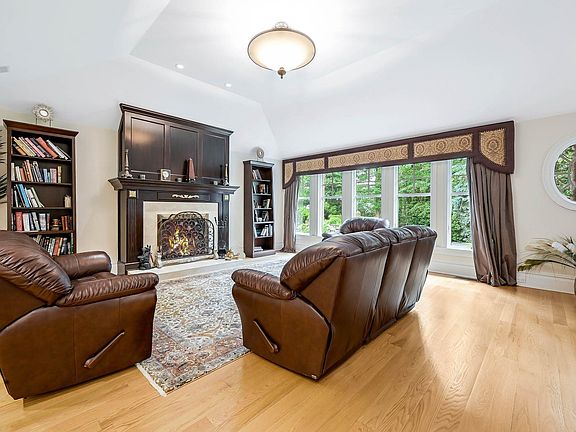 2nd image of 9 Alta Vista Rd