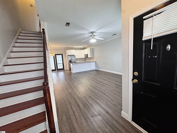 4th image of 58 Ridgestone Cir