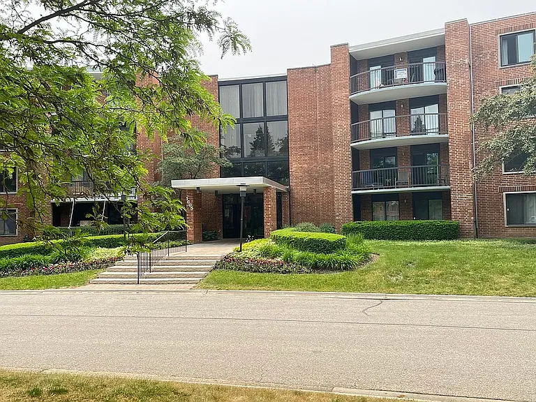 1605 E Central Rd #202A — Photo 1