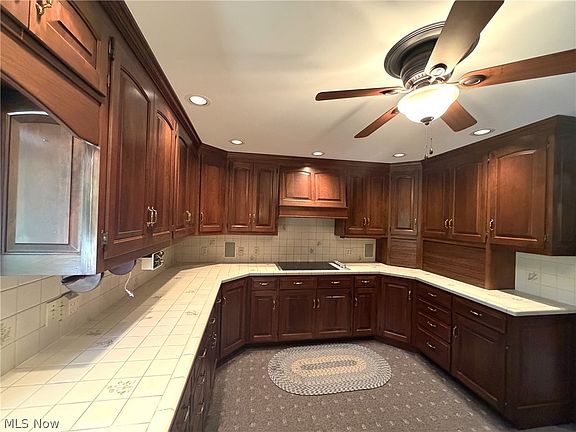 4th image of 3883 Croydon Dr NW