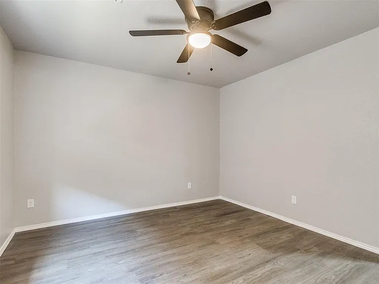 13300 S Robinson Ave — Photo 15